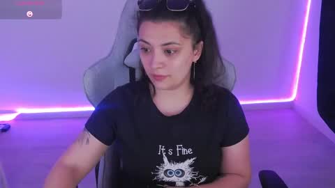 Isabelle online show from April 12, 3:05 pm