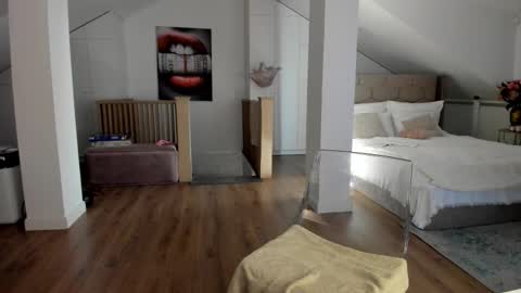 Snapshot of milfblondy chatting on September 23, 9:32 pm Ingrid online show from September 23, 9:32 pm