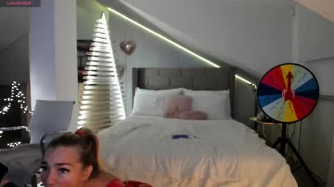 Snapshot of milfblondy chatting on January 16, 11:16 pm Ingrid online show from January 16, 11:16 pm