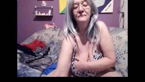 Snapshot of milfchantal chatting on February 12, 4:44 pm Milfchantal online show from February 12, 4:44 pm