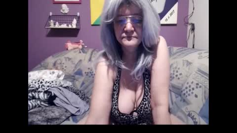 Snapshot of milfchantal chatting on February 23, 5:45 am Milfchantal online show from February 23, 5:45 am