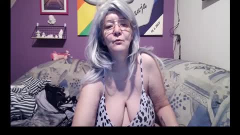 Snapshot of milfchantal chatting on February 26, 8:17 am Milfchantal online show from February 26, 8:17 am