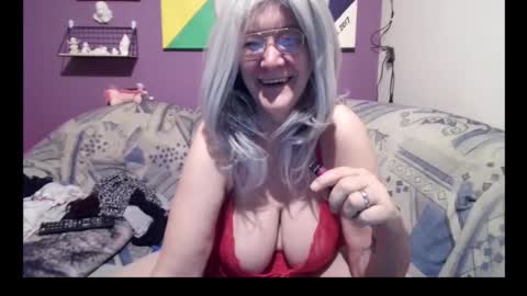 Snapshot of milfchantal chatting on February 18, 4:14 pm Milfchantal online show from February 18, 4:14 pm