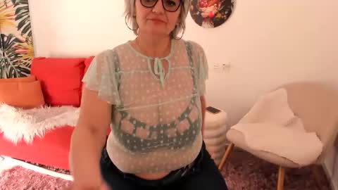 MilfElla online show from March 3, 11:28 am