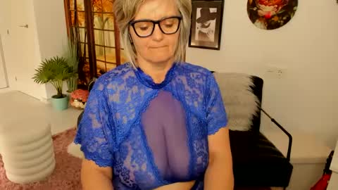 Snapshot of milfelladd69 chatting on March 4, 1:59 pm MilfElla online show from March 4, 1:59 pm