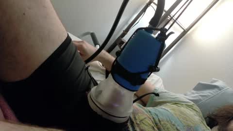 milky_fish online show from April 12, 5:33 am