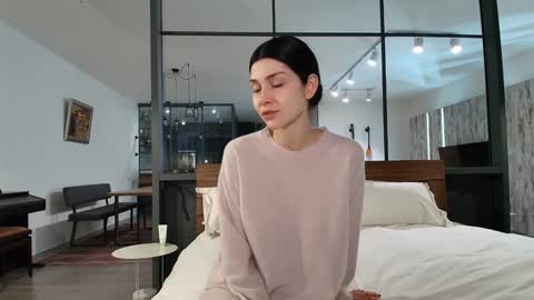 milla bella online show from March 18, 7:20 pm