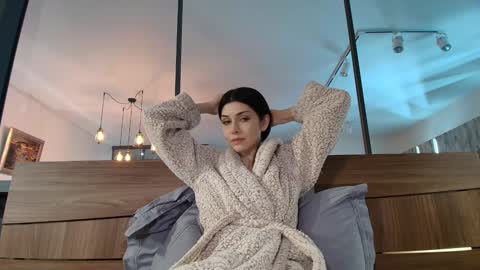 milla bella online show from March 8, 2:04 am