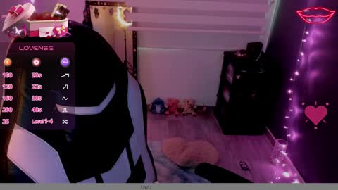 millandiux online show from February 21, 10:59 pm