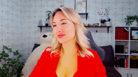 MillaXQueen online show from October 17, 8:07 am