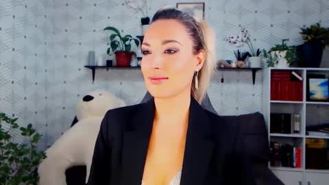 MillaXQueen online show from November 21, 2:04 pm