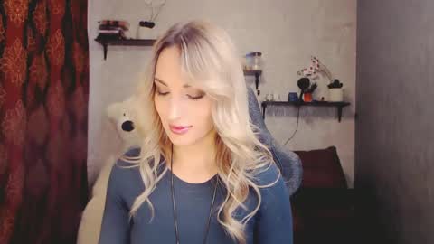 MillaXQueen online show from February 23, 8:49 am