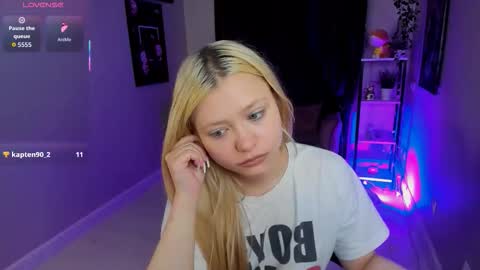 Snapshot of millie_vanillie chatting on October 4, 4:05 pm Millie online show from October 4, 4:05 pm