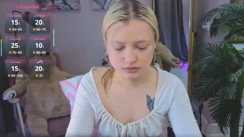 Snapshot of millie_vanillie chatting on October 12, 3:26 pm Millie online show from October 12, 3:26 pm