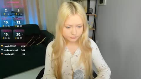 Snapshot of millie_vanillie chatting on September 20, 9:40 pm Millie online show from September 20, 9:40 pm