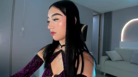 Snapshot of millieskinny_ chatting on October 21, 11:30 pm Ana Maria online show from October 21, 11:30 pm