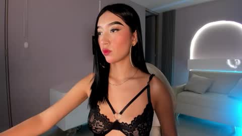 Snapshot of millieskinny_ chatting on October 5, 1:03 am Ana Maria online show from October 5, 1:03 am