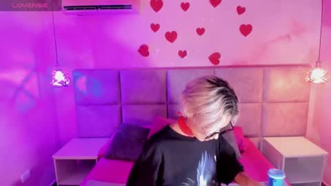 Minji online show from February 25, 11:54 am
