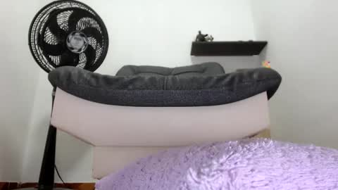 Snapshot of mindandpleasure chatting on October 16, 4:28 pm Goddess Feet Latin online show from October 16, 4:28 pm