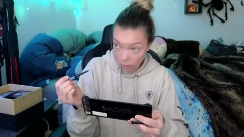 Mindy Mars online show from January 15, 2:35 pm