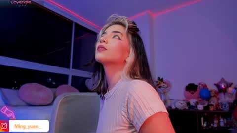 Snapshot of ming_yue_ chatting on January 25, 2:37 am My name is Fer Nice to meet you  give it a thumbs up please its important online show from January 25, 2:37 am