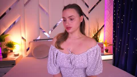 minifox_ online show from March 2, 7:15 am