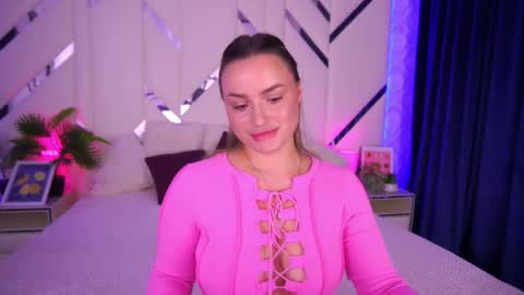 minifox_ online show from October 11, 7:35 am