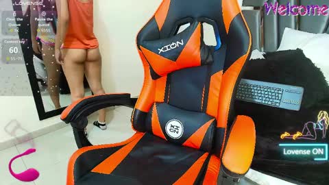 minilove_01 online show from March 28, 2:40 pm