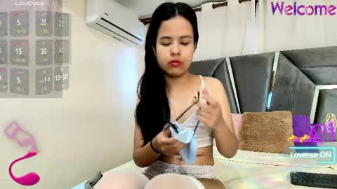 minilove_01 online show from April 9, 12:11 pm