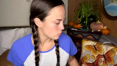 minimaggie online show from October 18, 1:21 am