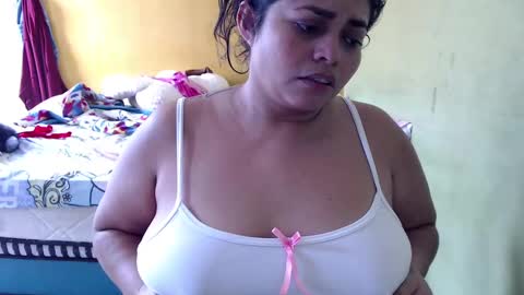 Snapshot of minnie_bbw69 chatting on September 26, 7:00 pm Andrea online show from September 26, 7:00 pm