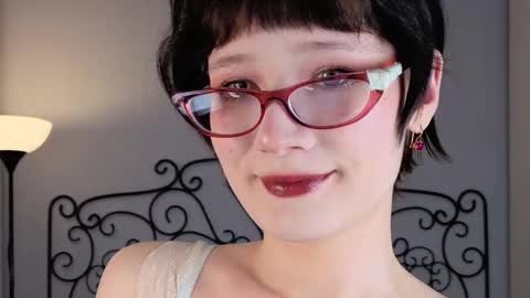 Snapshot of mint_fairy chatting on October 12, 5:37 pm Olivia online show from October 12, 5:37 pm
