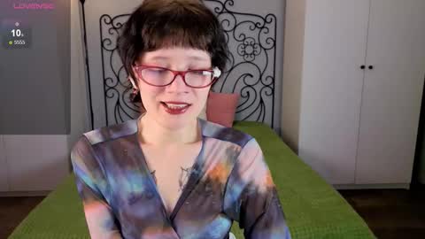 Snapshot of mint_fairy chatting on October 10, 5:08 pm Olivia online show from October 10, 5:08 pm