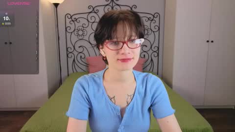 Snapshot of mint_fairy chatting on September 23, 4:01 pm Olivia online show from September 23, 4:01 pm