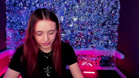 Snapshot of mipsymipson chatting on February 7, 4:24 pm NEXT STREAM NOVEMBER 27282930 online show from February 7, 4:24 pm