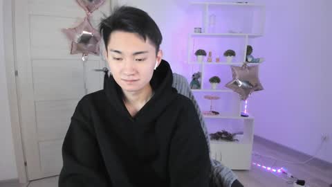 Snapshot of miram_yoo chatting on December 3, 5:15 am online show from December 3, 5:15 am