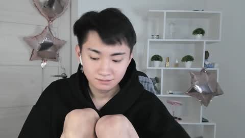 Snapshot of miram_yoo chatting on December 6, 12:00 pm online show from December 6, 12:00 pm