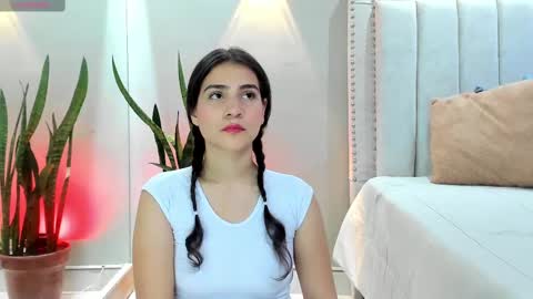 Snapshot of miranda_doll_ chatting on February 22, 12:18 pm online show from February 22, 12:18 pm