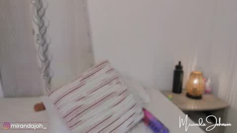 Snapshot of mirandajohnson_ chatting on January 29, 10:43 pm Miranda online show from January 29, 10:43 pm