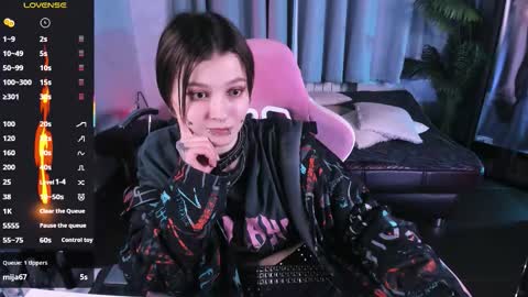 Snapshot of miravelle chatting on October 19, 9:30 pm MiraVelle online show from October 19, 9:30 pm
