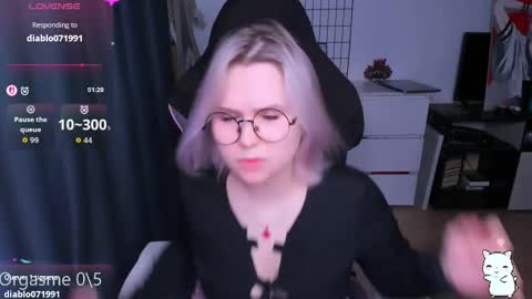 Kira online show from April 6, 7:15 pm