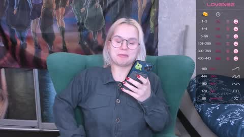 Snapshot of miray_kuriyama chatting on February 2, 9:45 pm Kira online show from February 2, 9:45 pm