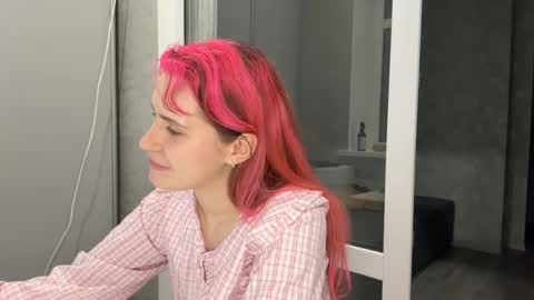 Snapshot of mishahartwigsen chatting on September 18, 5:28 pm Molly online show from September 18, 5:28 pm
