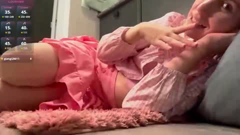 Snapshot of mishahartwigsen chatting on October 9, 6:24 pm Molly online show from October 9, 6:24 pm