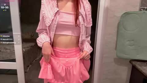 Snapshot of mishahartwigsen chatting on October 12, 6:43 pm Molly online show from October 12, 6:43 pm