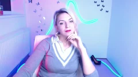 Mishelle online show from December 4, 9:14 pm