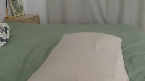 Snapshot of mishymoon chatting on October 15, 8:37 am Elora online show from October 15, 8:37 am