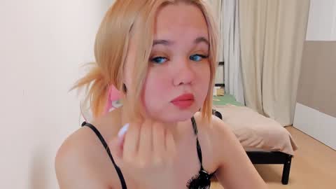 Snapshot of miss__selena chatting on December 25, 4:43 pm miss__selena online show from December 25, 4:43 pm
