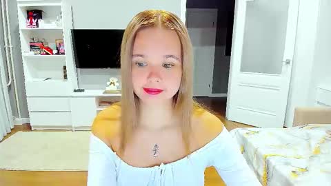 Snapshot of miss__selena chatting on September 23, 7:09 pm miss__selena online show from September 23, 7:09 pm