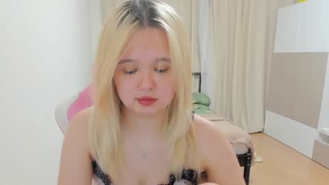 Snapshot of miss__selena chatting on December 6, 8:12 pm miss__selena online show from December 6, 8:12 pm